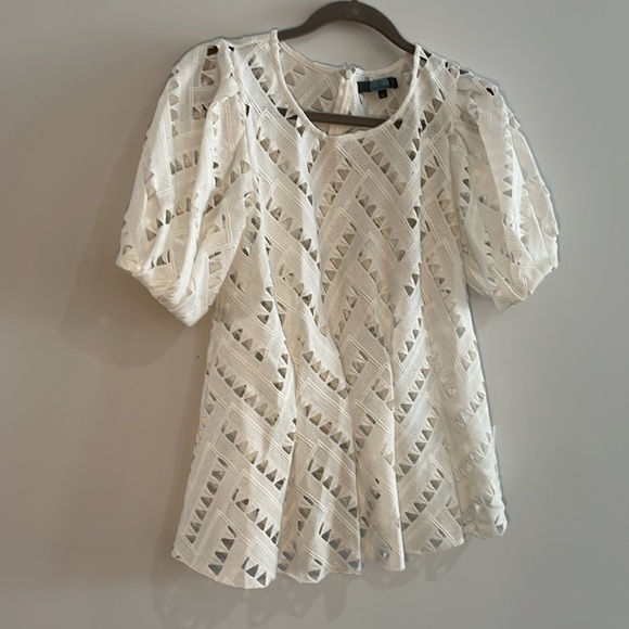 Eva Franco Anthropologie White top blouse size 8. Cut out details. - Picture 3 of 7